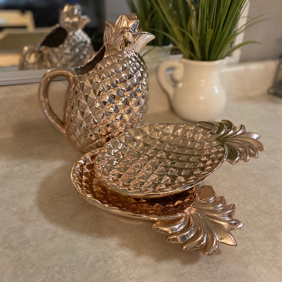 SOLD🥰ROSE GOLD PINEAPPLE 🍍 PITCHER & PLATTER SET - Picture 2 of 8